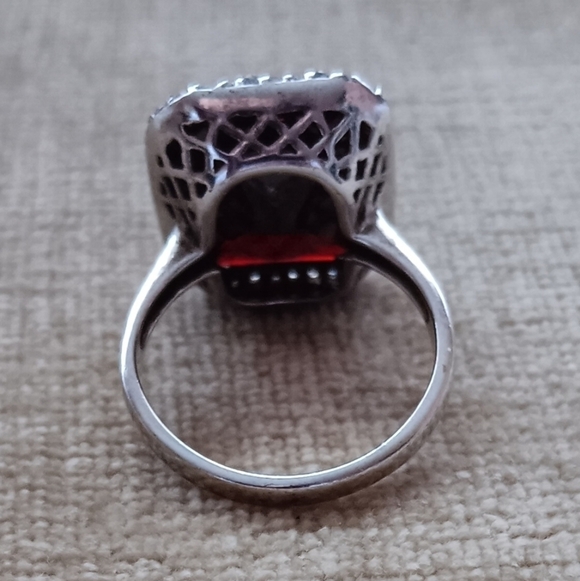 Rectangular Multi Faceted Deep Red Glass Silver Ring - Picture 4 of 15